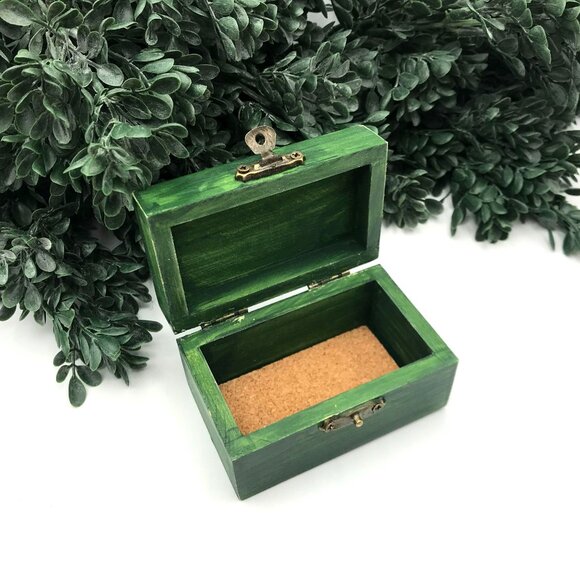 Decorative Small Green Wooden Trinket Box With Floral Design & Green Paper rose - Picture 5 of 5